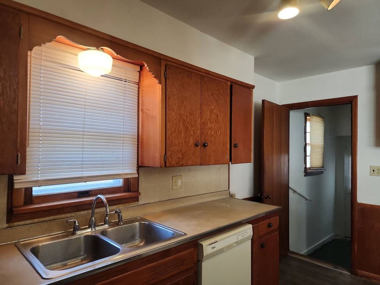 1216 Nw 84th St - Photo 6 of 24