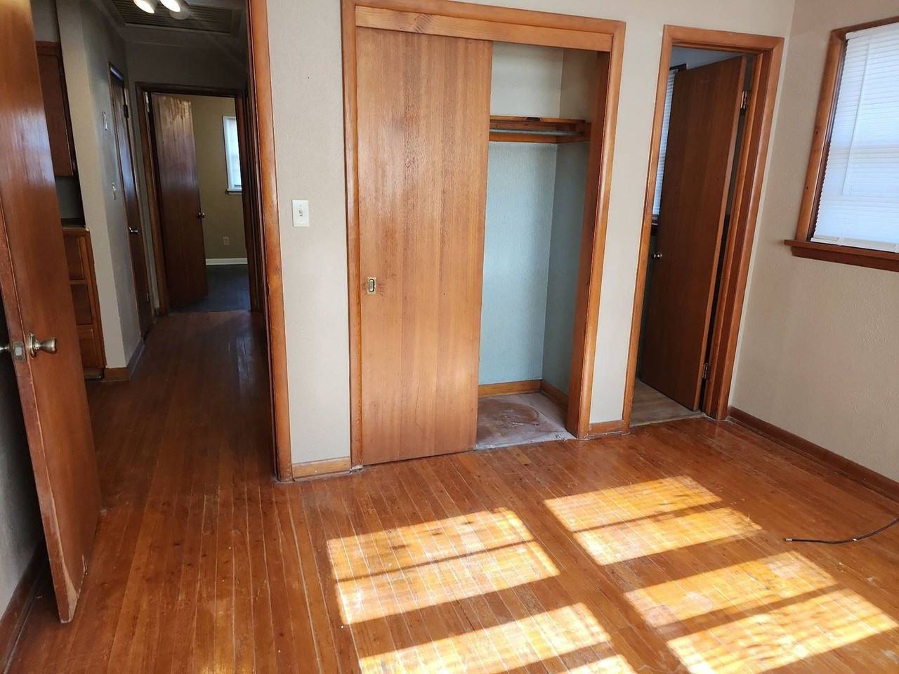 1216 Nw 84th St - Photo 2 of 24
