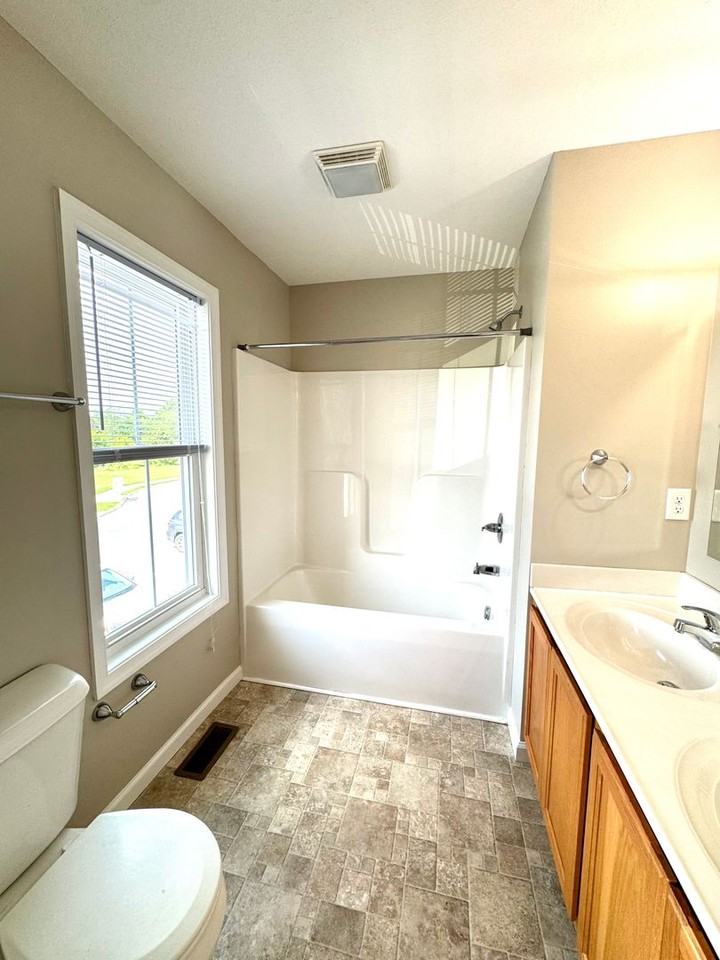 433 Leslie Ct - Photo 7 of 18