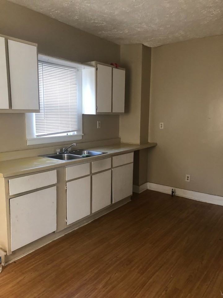 5627 Jefferson Ave - Photo 5 of 13