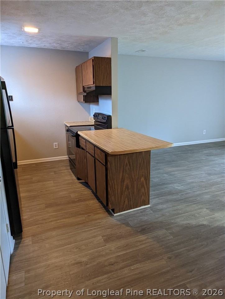 811 Applewood Ln - Photo 2 of 9