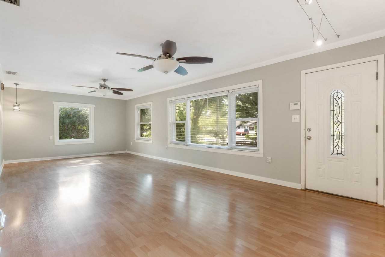 1207 Briercliff Dr - Photo 2 of 17