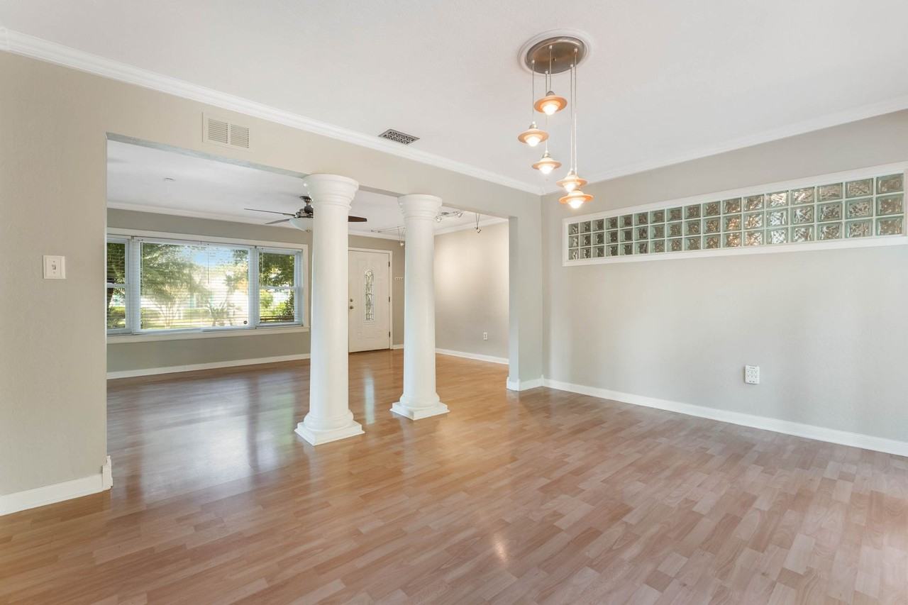1207 Briercliff Dr - Photo 4 of 17