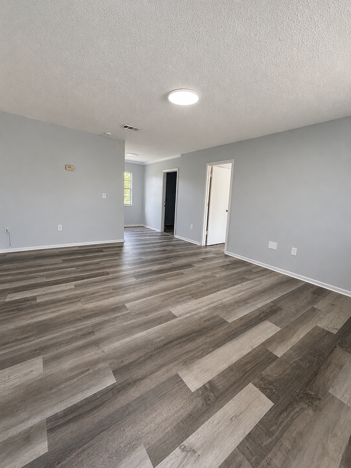 511 65th Avenue Dr W - Photo 2 of 9