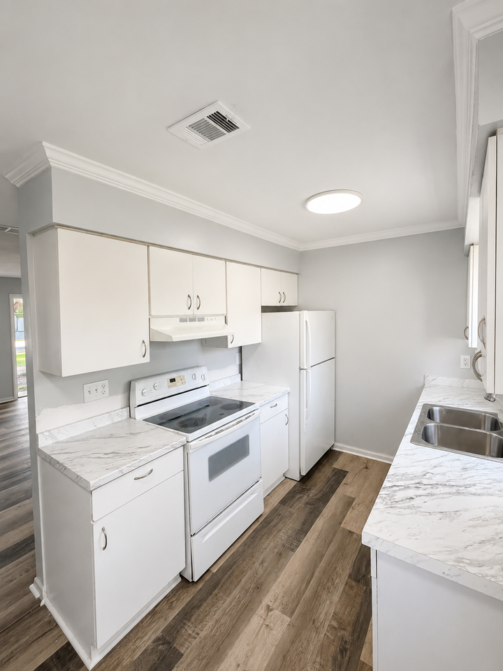 511 65th Avenue Dr W - Photo 5 of 9