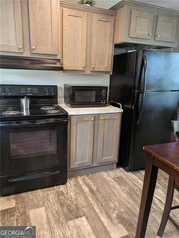 255 Greenview Cir - Photo 3 of 10