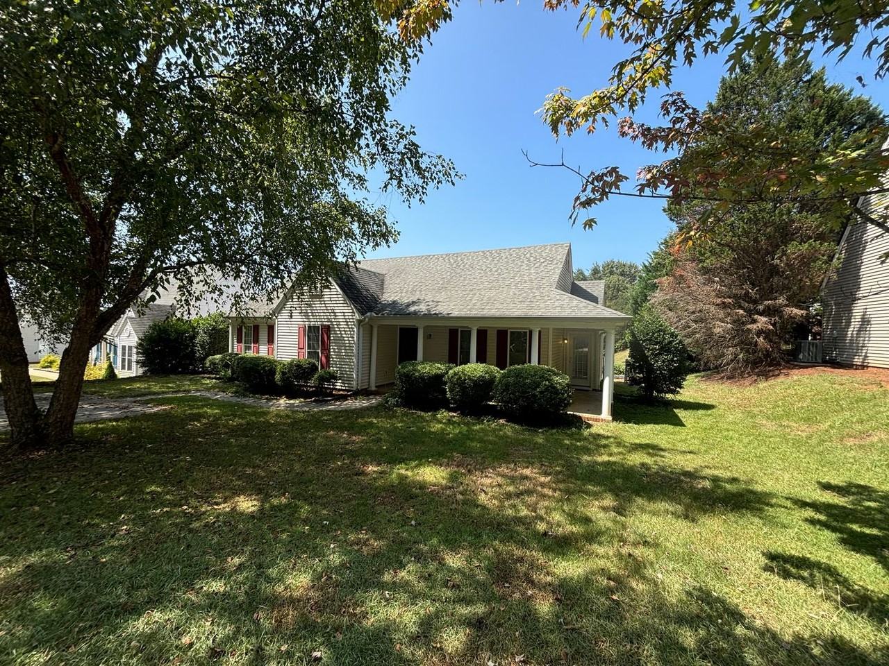 327 Springfield Cir - Photo 2 of 19