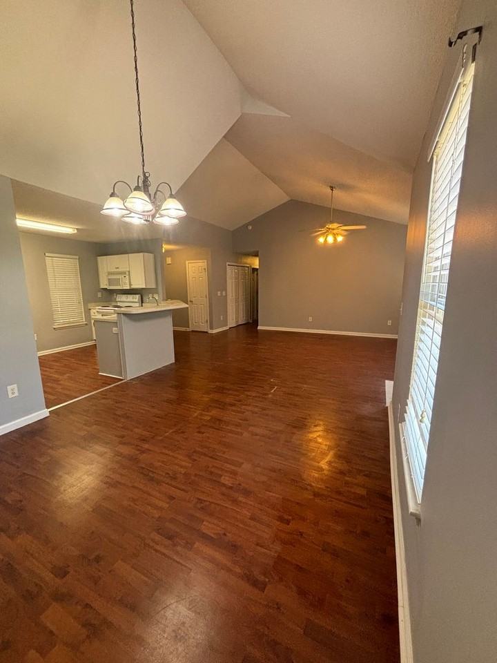 327 Springfield Cir - Photo 4 of 19