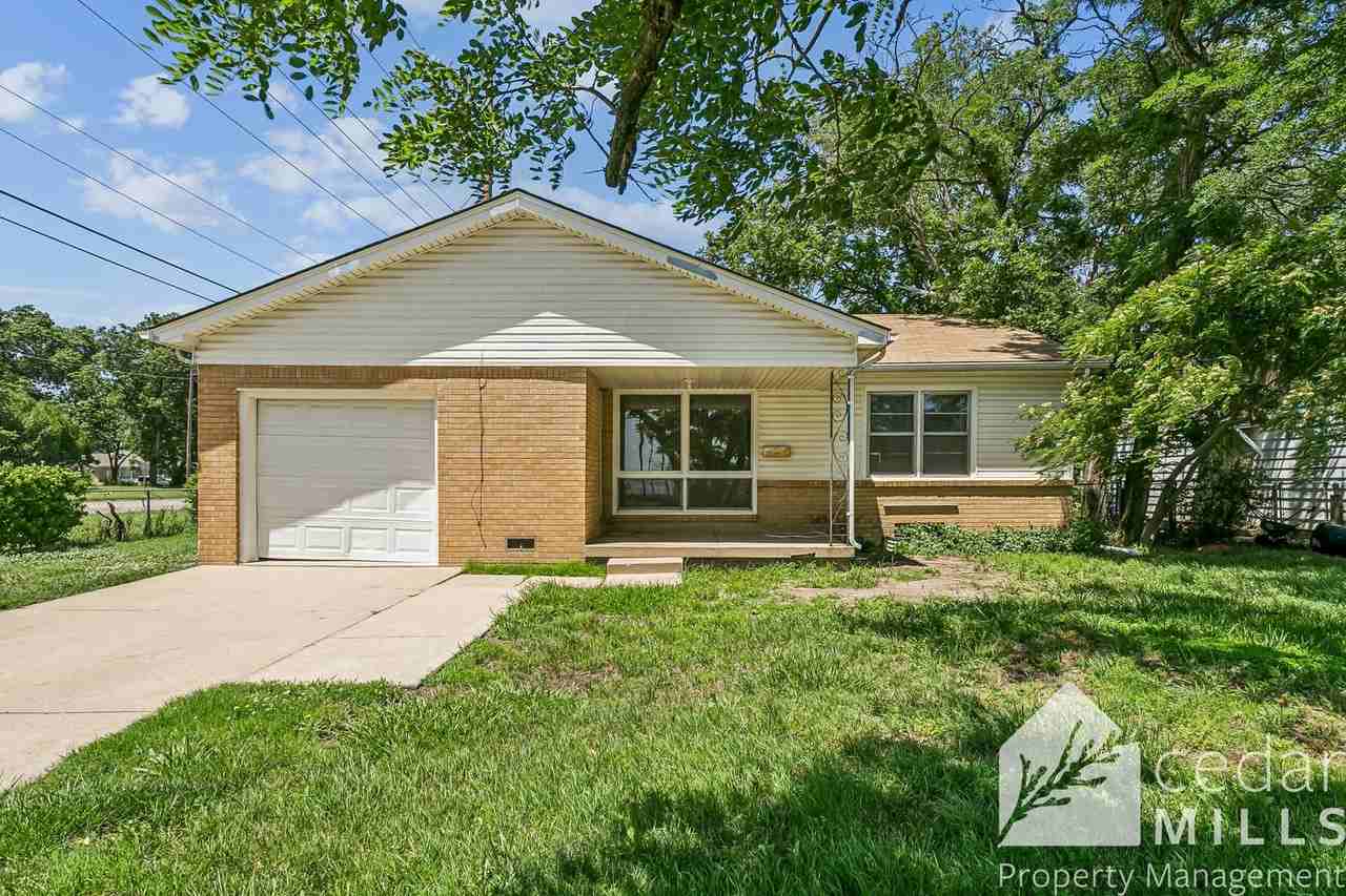 8002 E Gilbert St - Photo 2 of 14