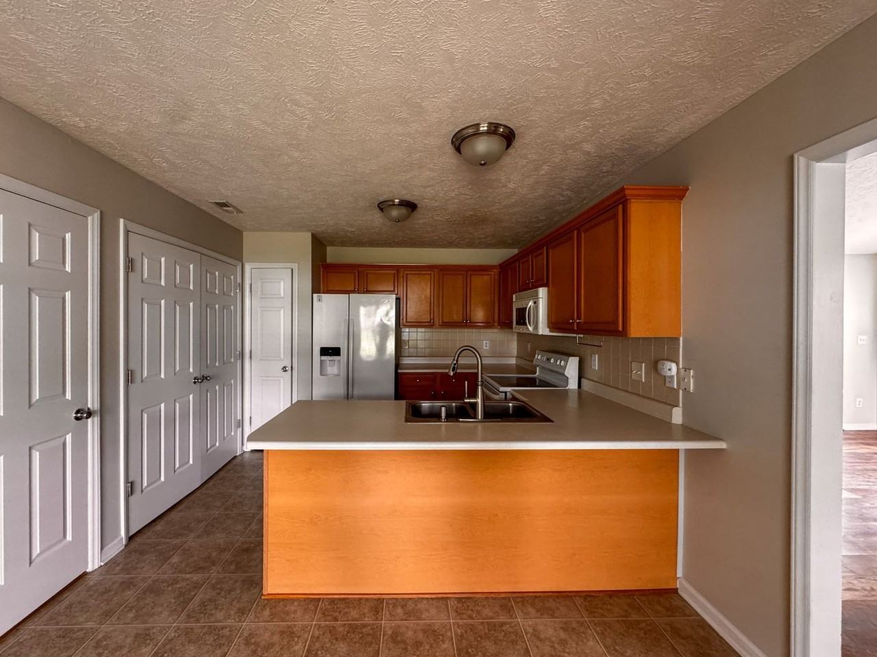 214 Somerset Dr - Photo 2 of 27