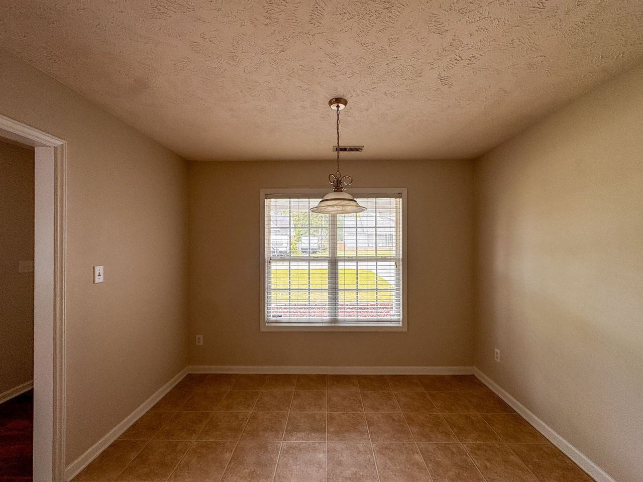214 Somerset Dr - Photo 4 of 27