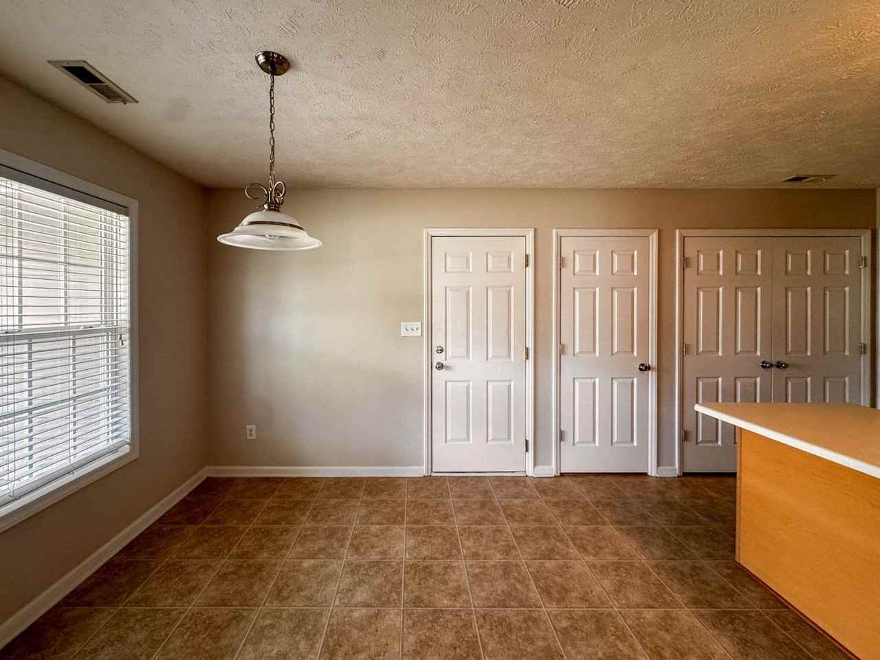 214 Somerset Dr - Photo 5 of 27