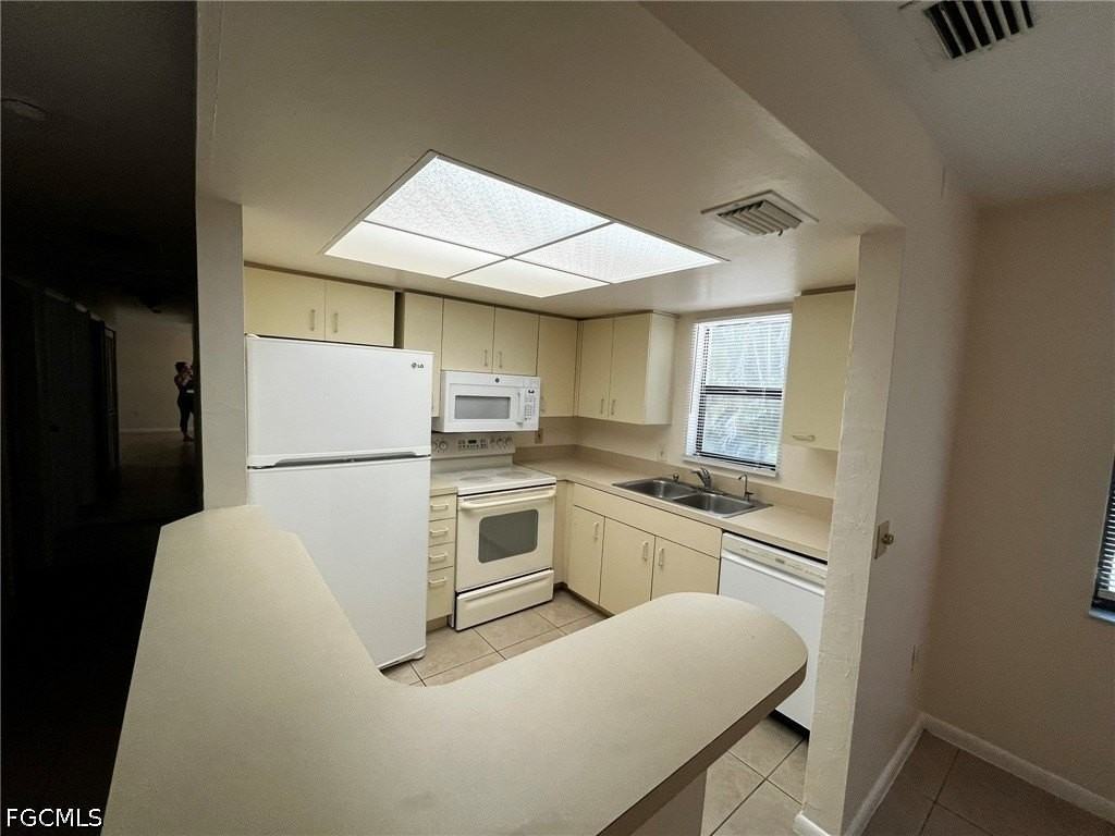919 Se 8th Ter #7 - Photo 3 of 19