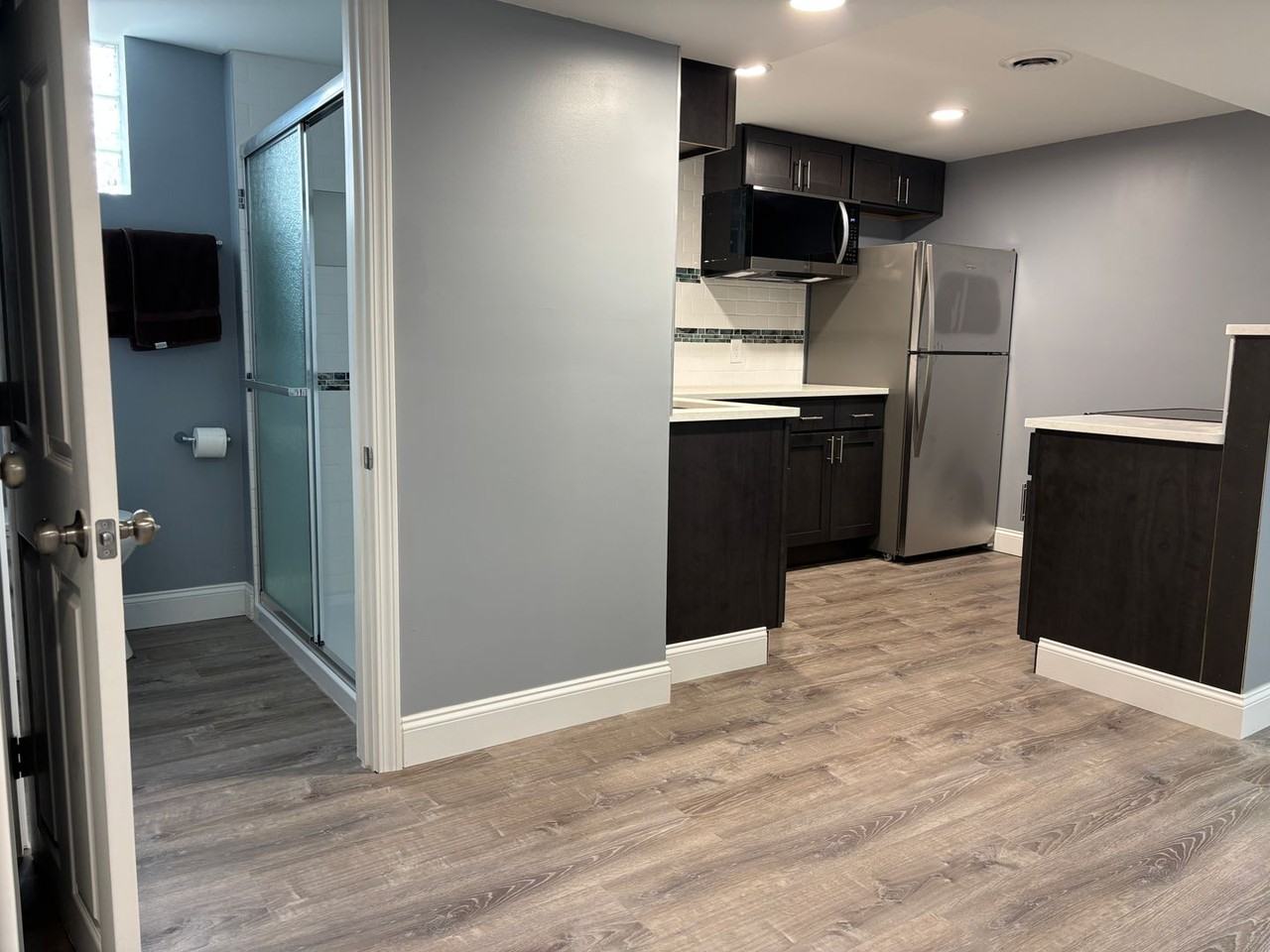 562 Kenmore Ave - Photo 4 of 14
