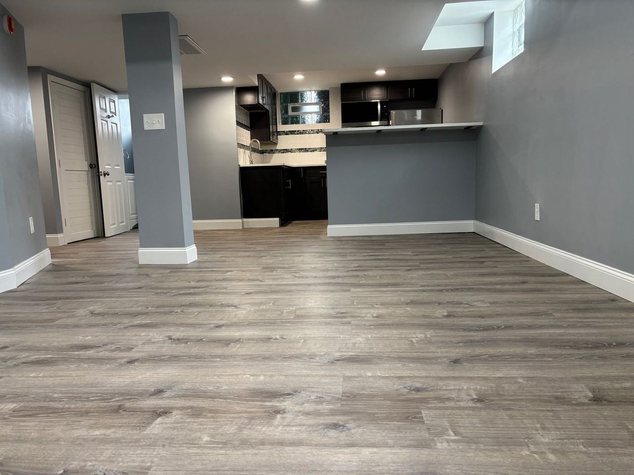 562 Kenmore Ave - Photo 7 of 14