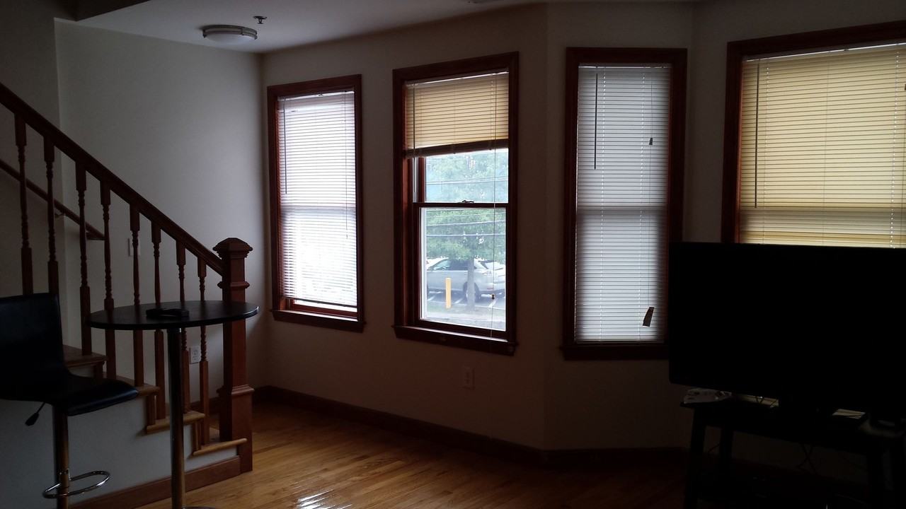 102 Allston St - Photo 5 of 28