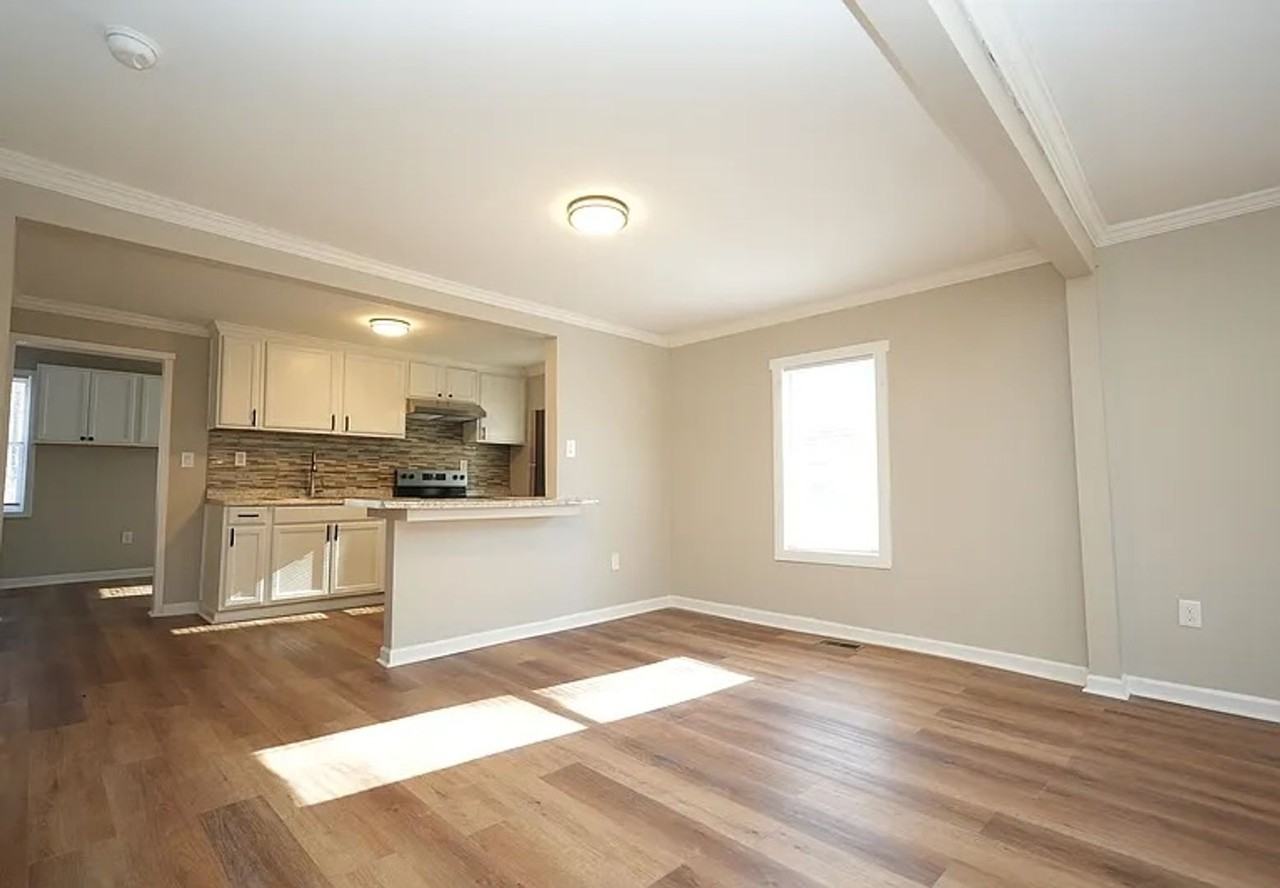 19306 S Hill St - Photo 2 of 13