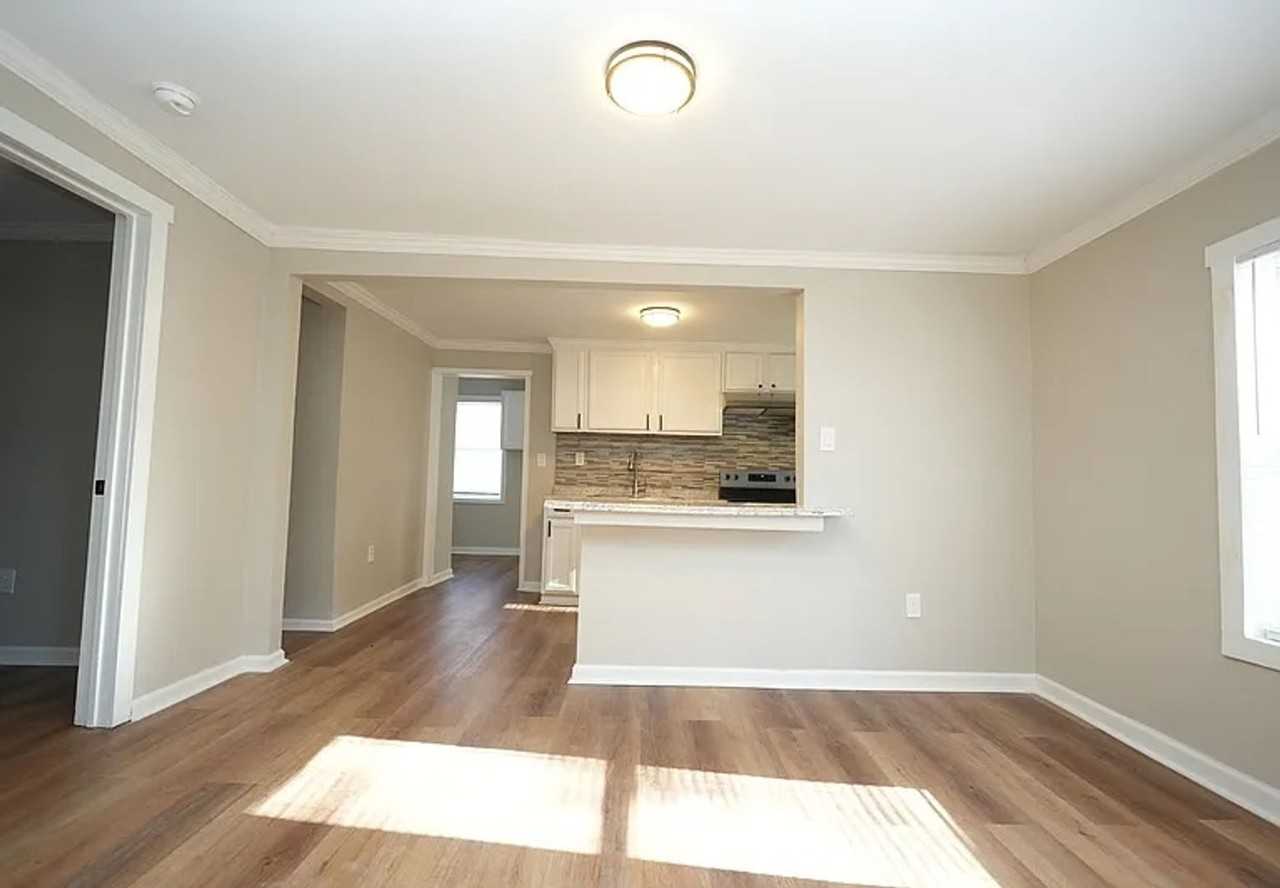 19306 S Hill St - Photo 5 of 13