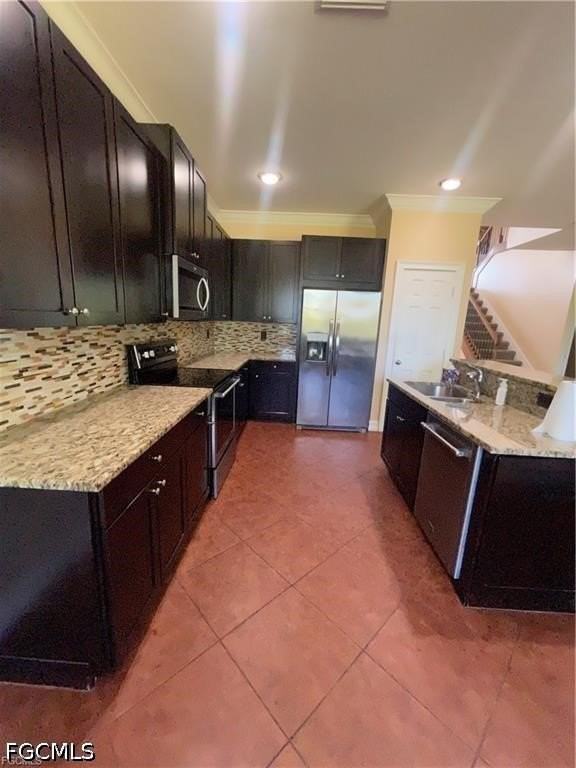 2427 Ashbury Cir - Photo 3 of 14