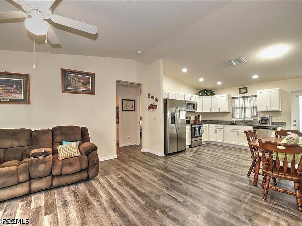 5029 W Hummingbird Dr - Photo 4 of 17