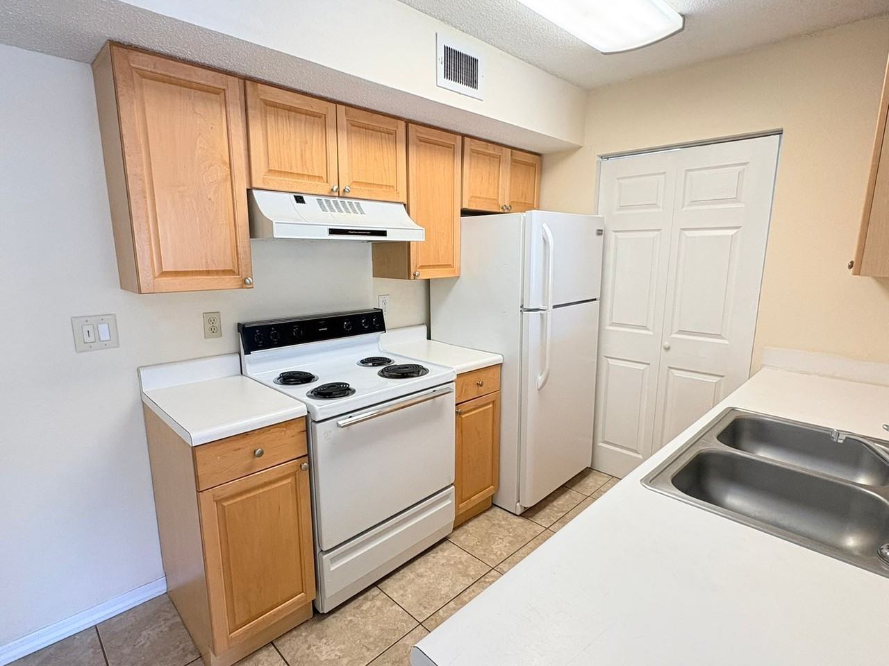 12630 Equestrian Cir #1804 - Photo 5 of 23