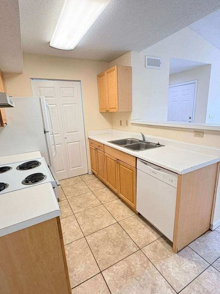 12630 Equestrian Cir #1804 - Photo 6 of 23