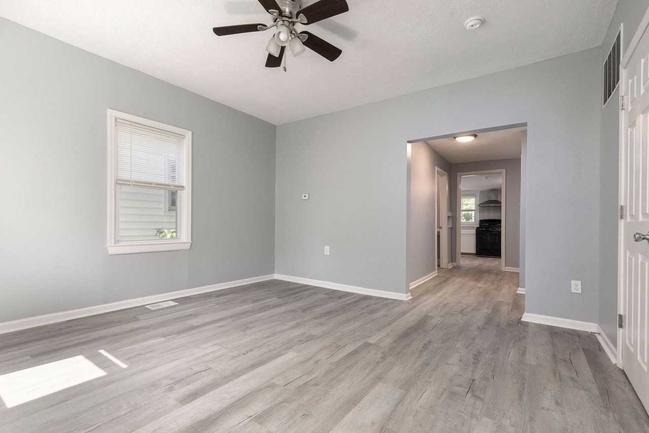 3624 Parthenia Ave - Photo 5 of 26