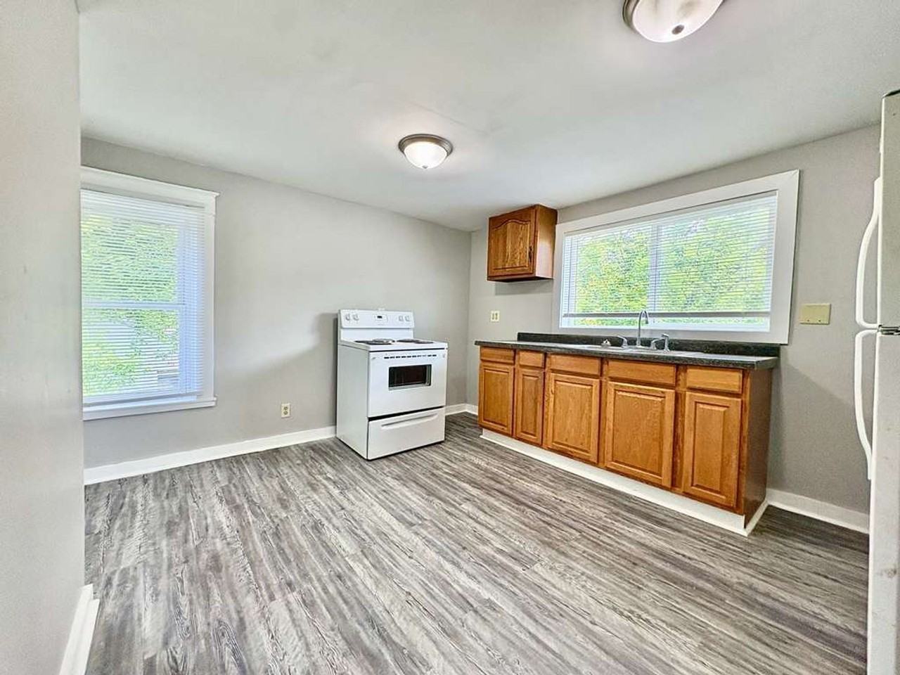 2202 Kemble Ave - Photo 3 of 7