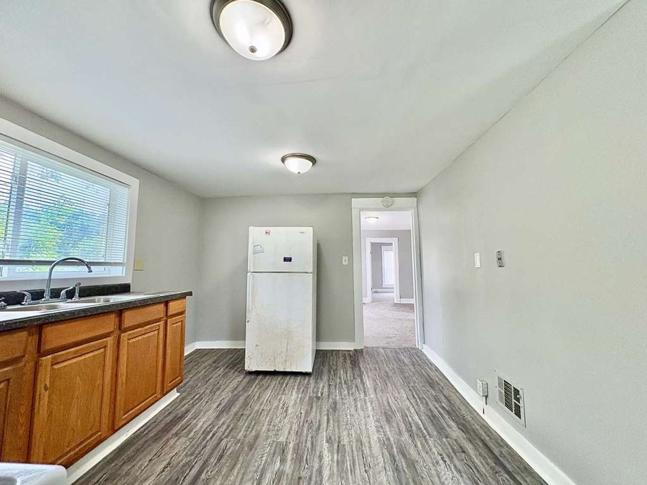 2202 Kemble Ave - Photo 4 of 7