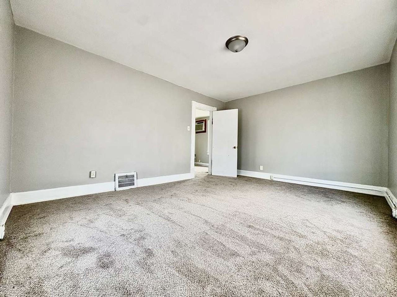 2202 Kemble Ave - Photo 5 of 7