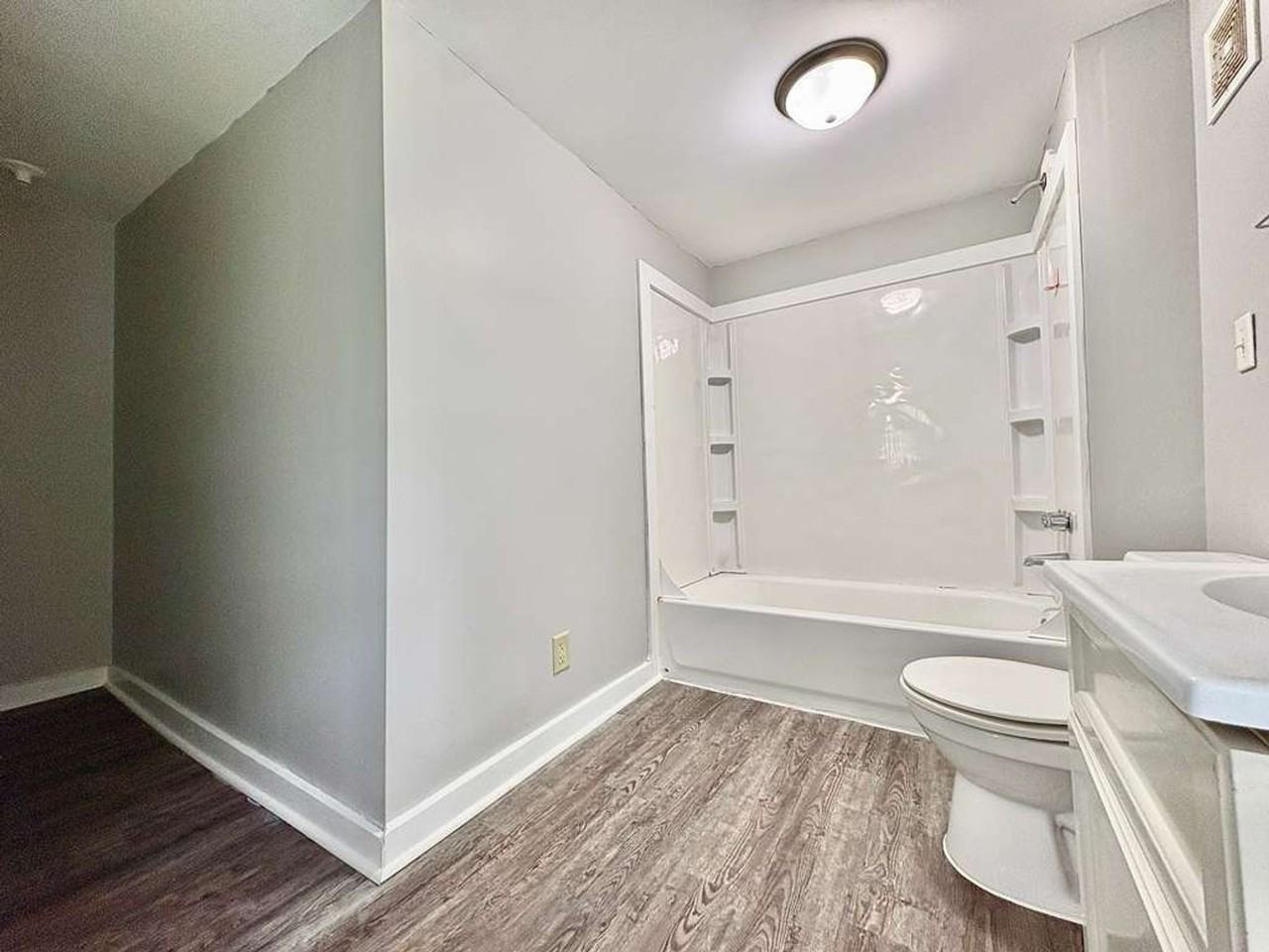 2202 Kemble Ave - Photo 7 of 7