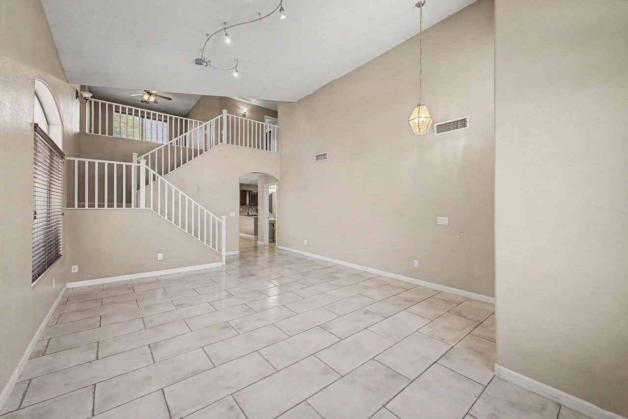 4809 W Valencia Dr - Photo 3 of 19