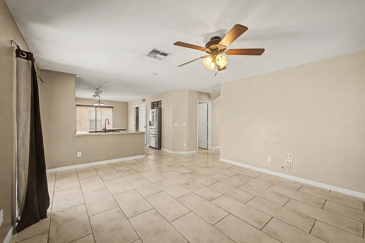 4809 W Valencia Dr - Photo 5 of 19