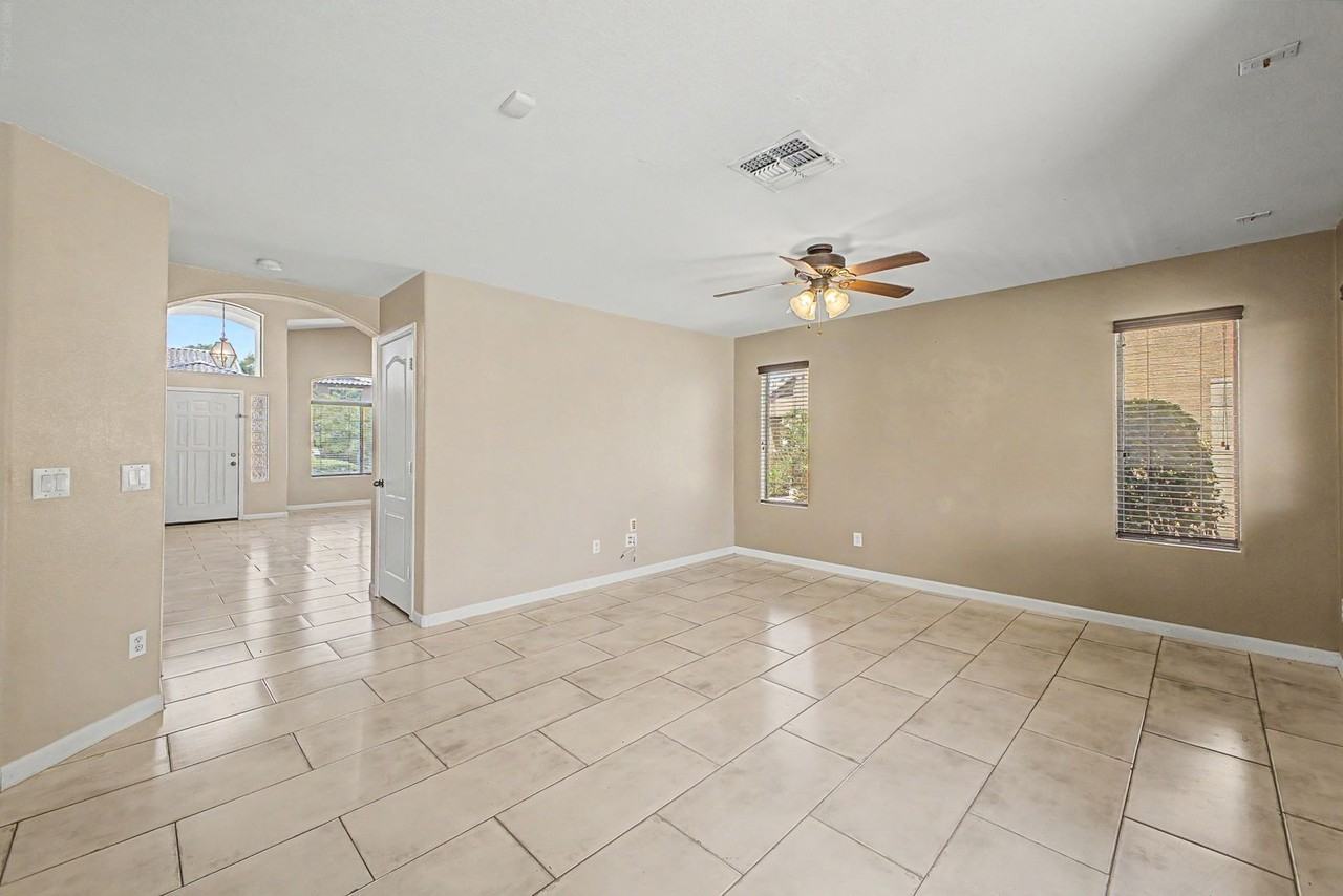 4809 W Valencia Dr - Photo 6 of 19