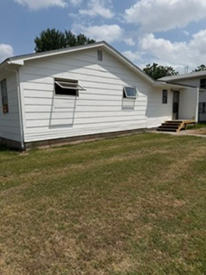 3348 Sw 23rd St - Photo 2 of 10