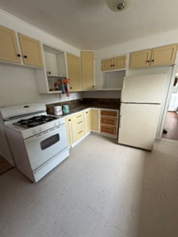 3348 Sw 23rd St - Photo 3 of 10