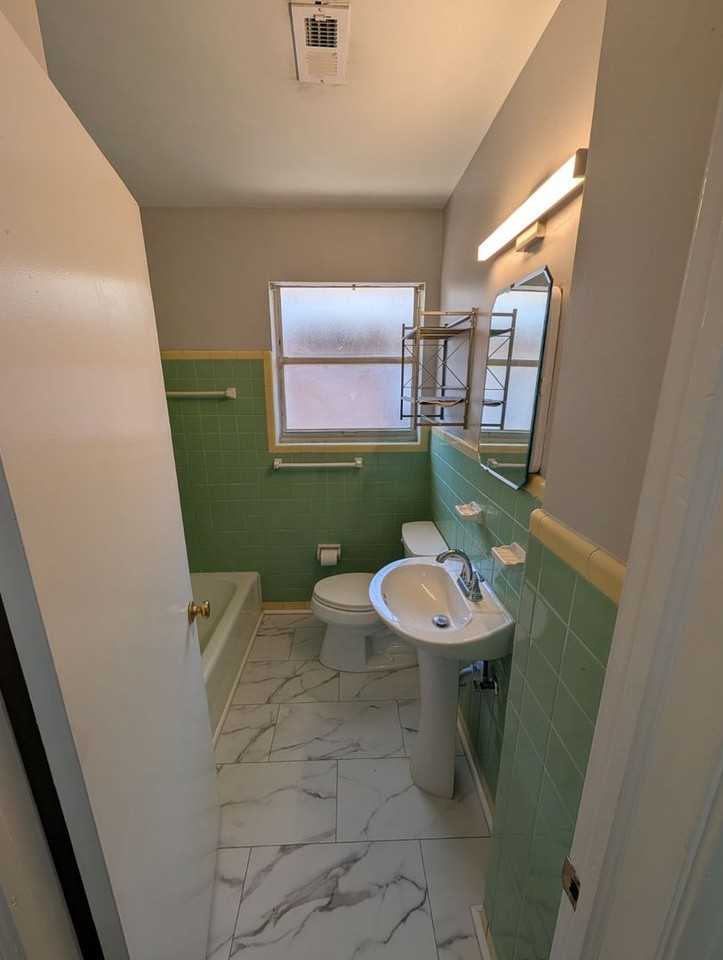 2716 Green St - Photo 5 of 10