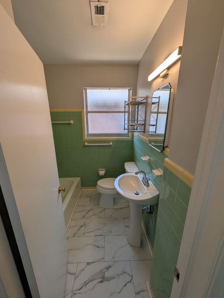 2720 Green St - Photo 5 of 10