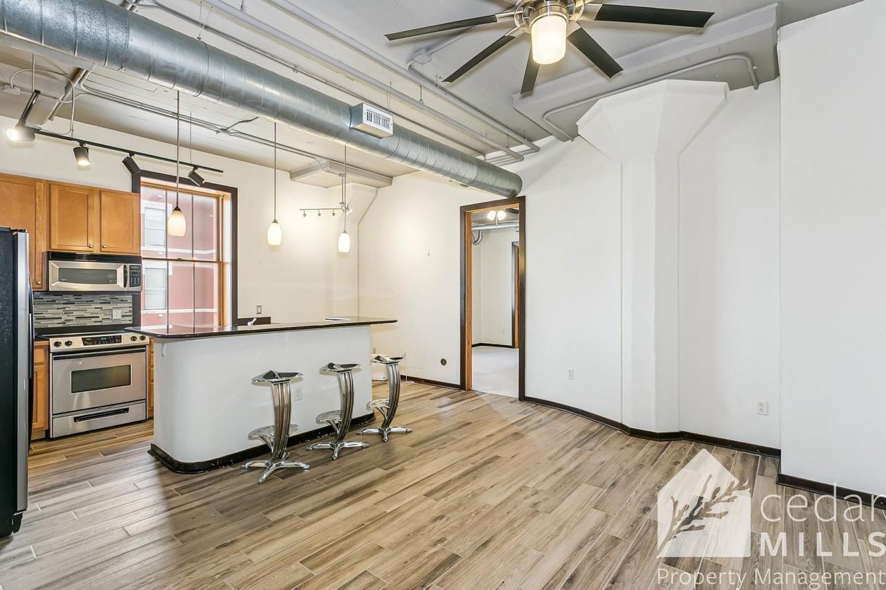 201 S Saint Francis Ave #502 - Photo 4 of 24