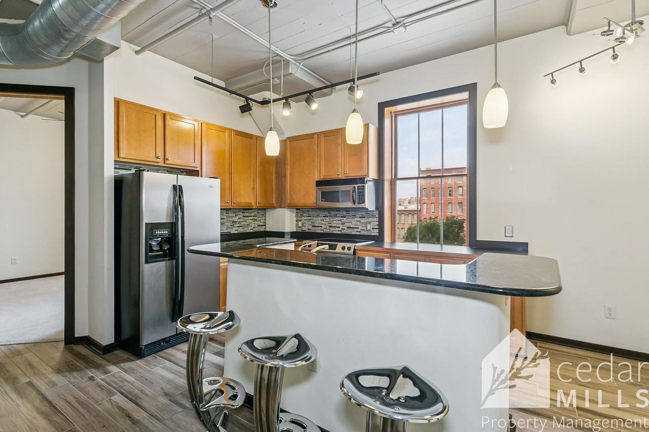 201 S Saint Francis Ave #502 - Photo 7 of 24