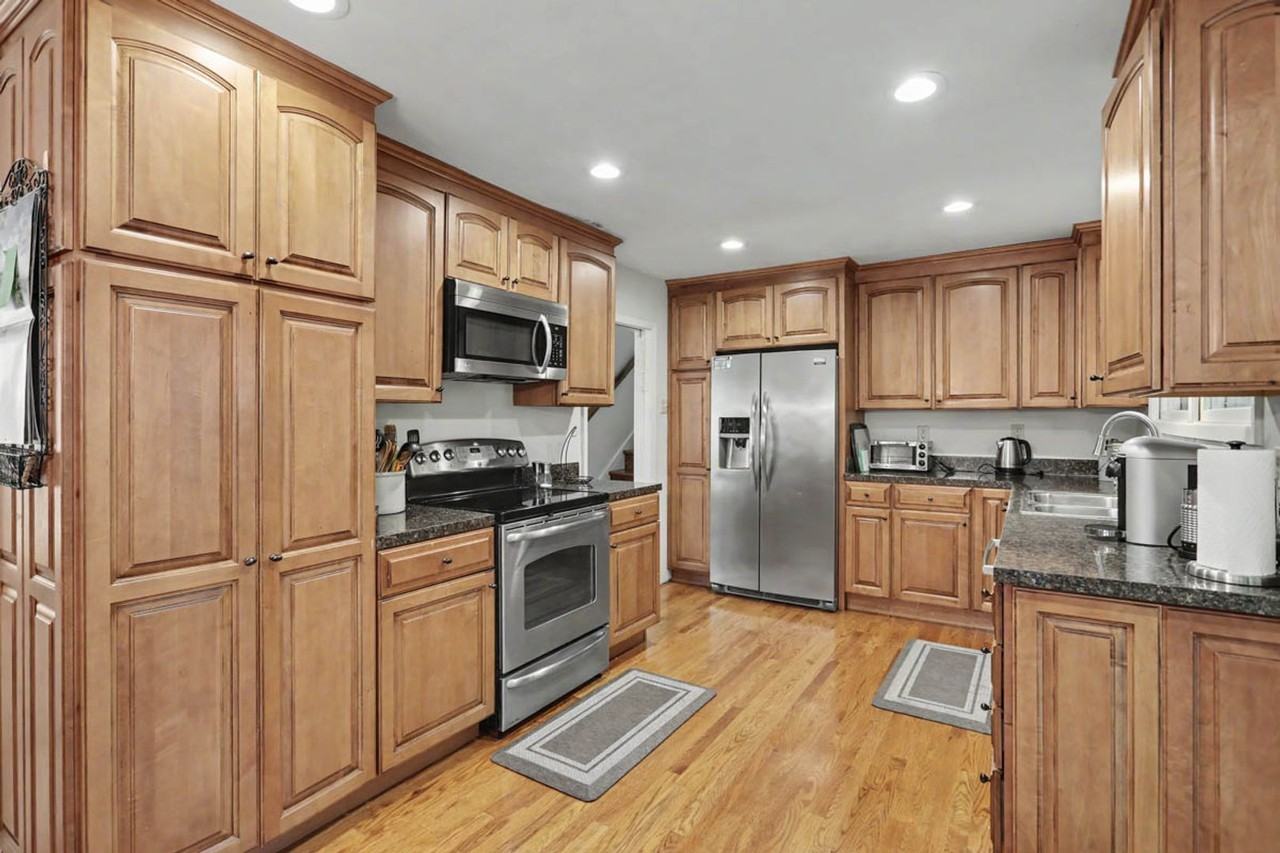 112 Holly Rd - Photo 3 of 14