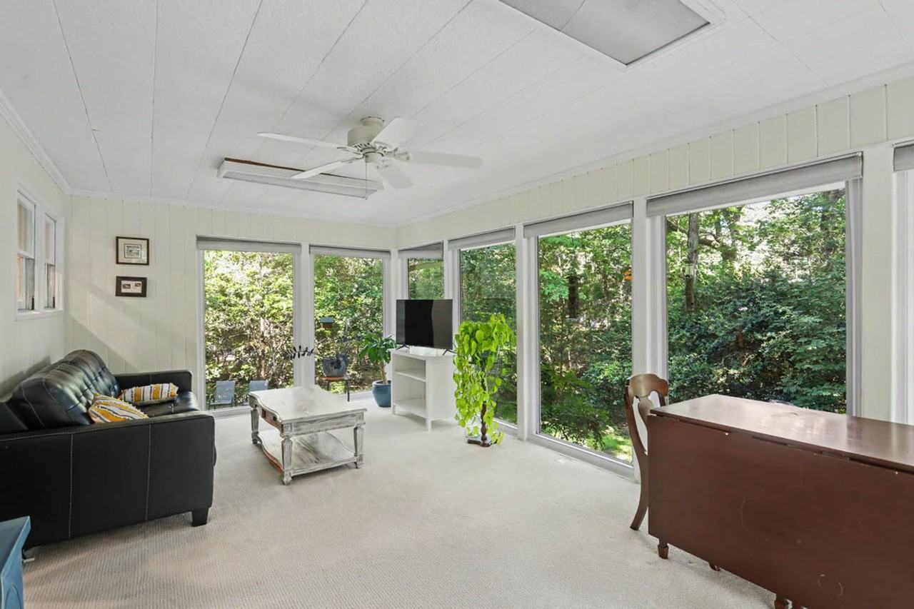 112 Holly Rd - Photo 5 of 14