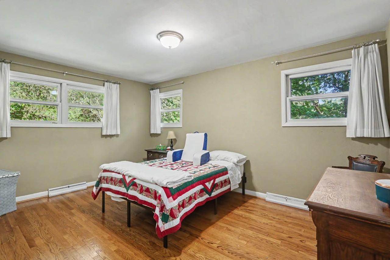112 Holly Rd - Photo 7 of 14