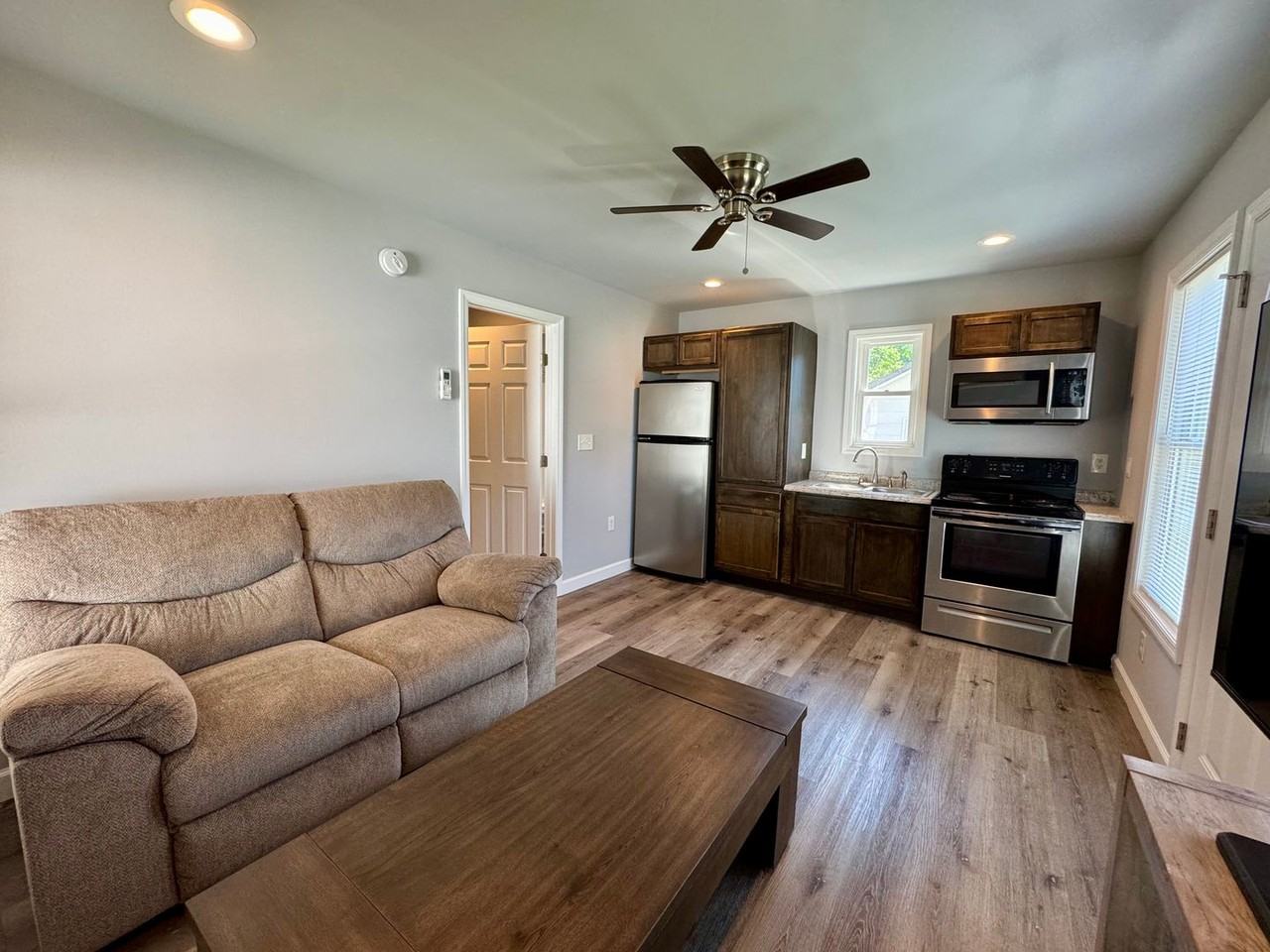 513 Pleasant St - Photo 2 of 9
