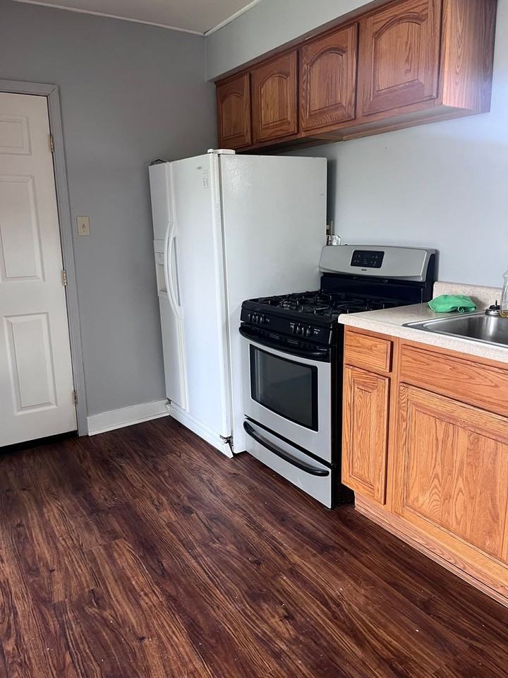 320 Indiana Ave - Photo 3 of 4