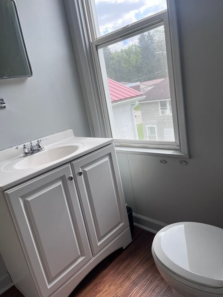 320 Indiana Ave - Photo 4 of 4