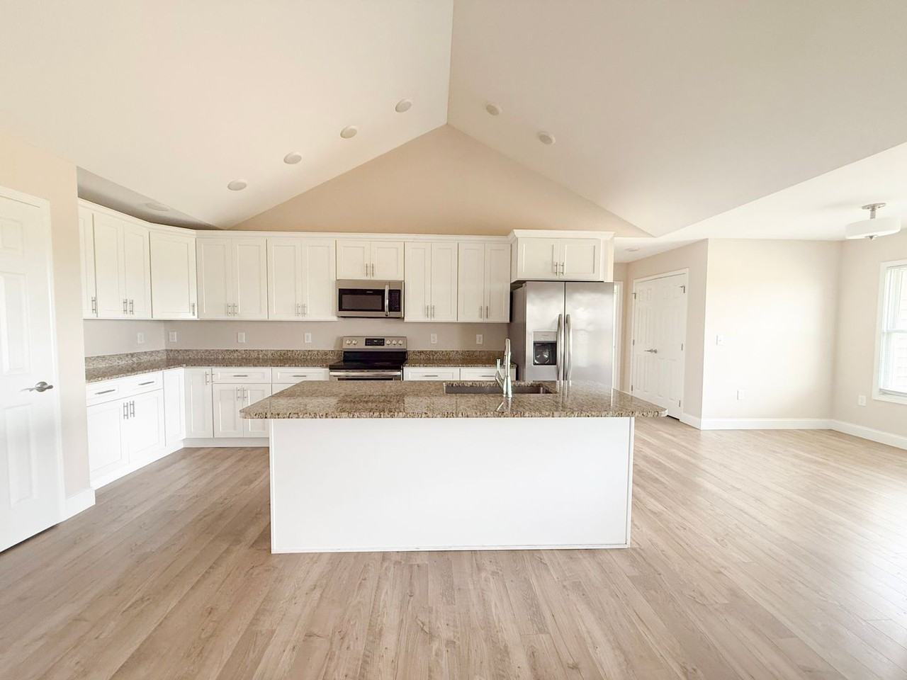 2731 Cook Rd - Photo 7 of 31