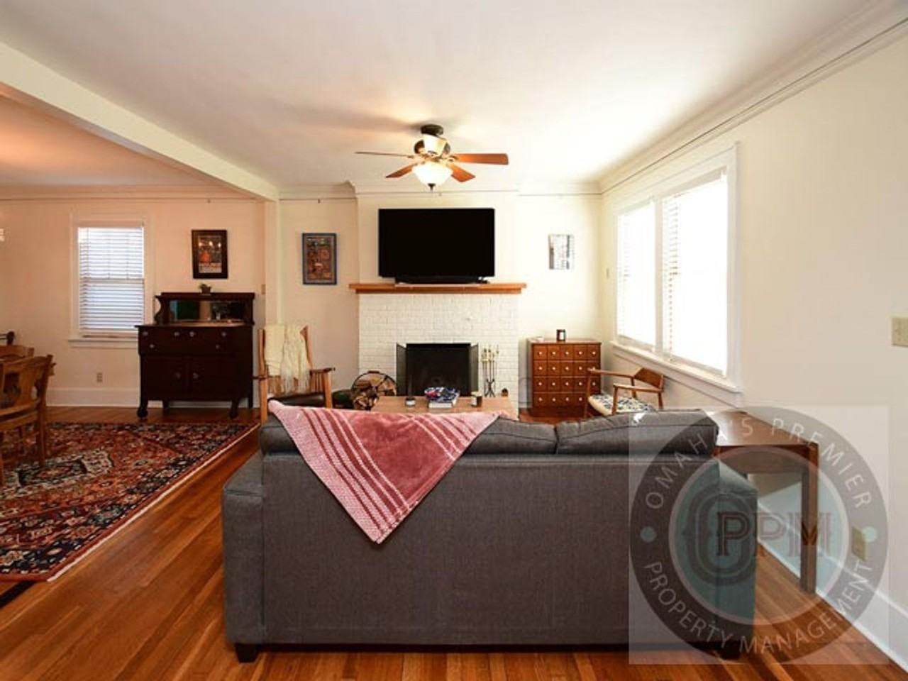 4806 Webster St - Photo 4 of 19