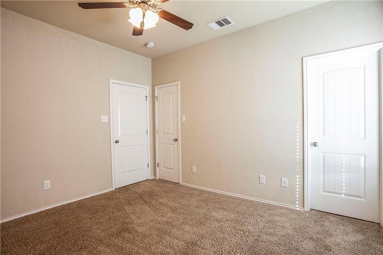 323 French Ave - Photo 5 of 16