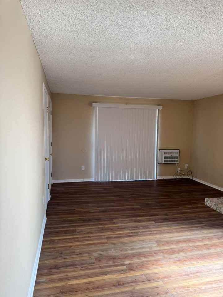 2400 Pattison Ave - Photo 2 of 12